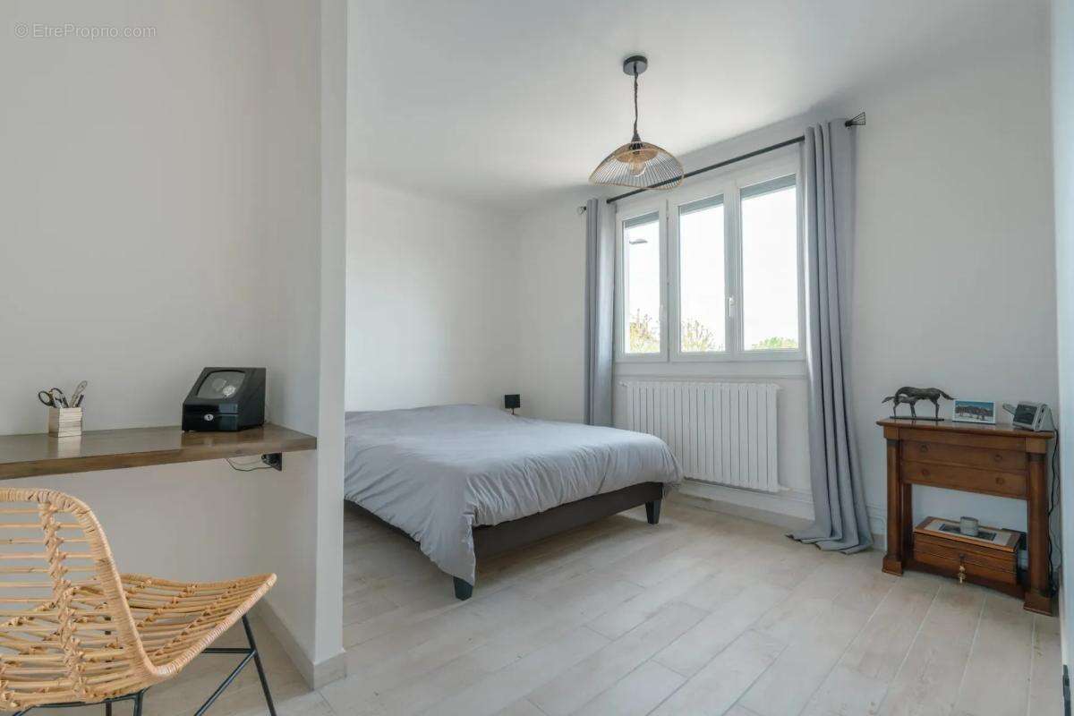 Maison rénovée 6 pièces 153 m² à Antony - photo 8