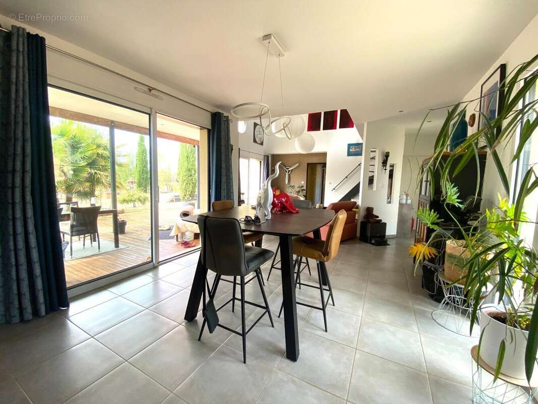Maison 138 m² à Cambes  - photo 4