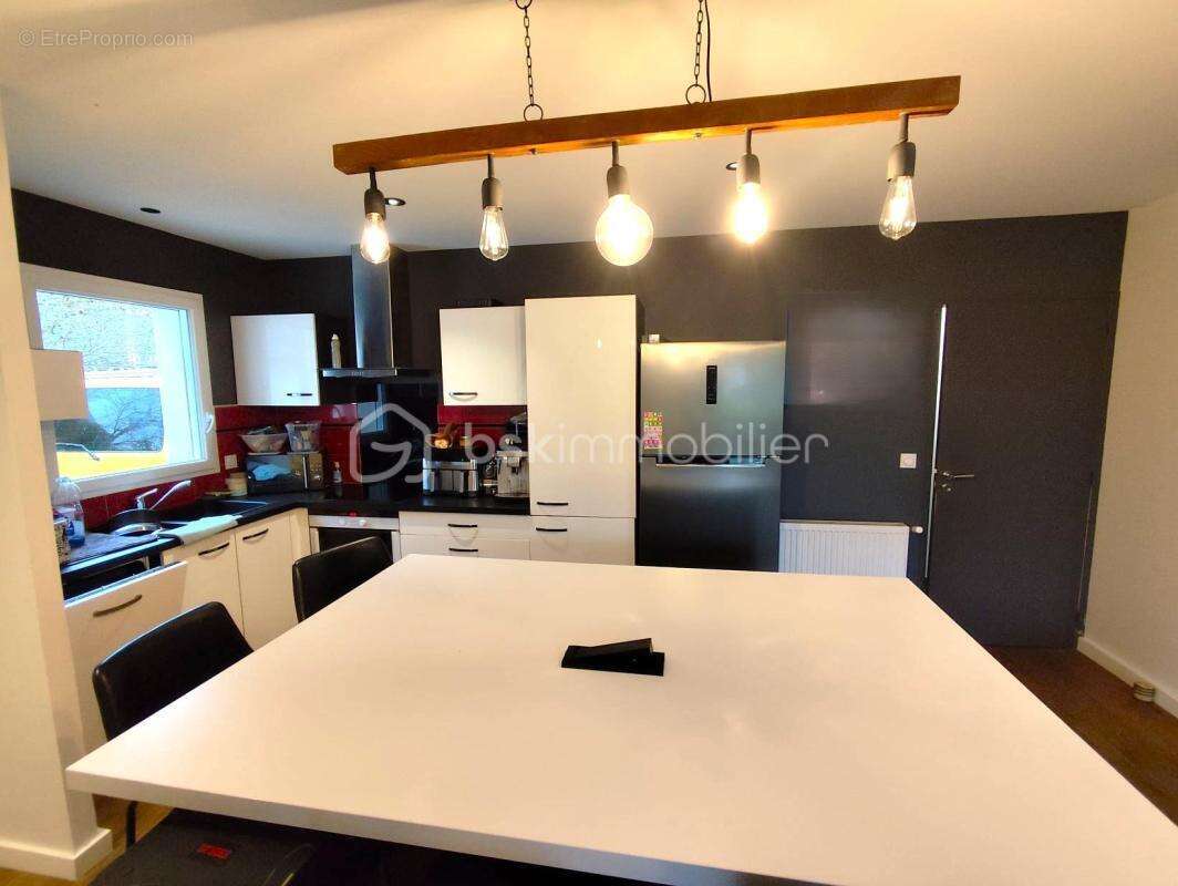 Belle Maison de 159 m2 avec véranda en centre bourg de Laignelet - photo 3