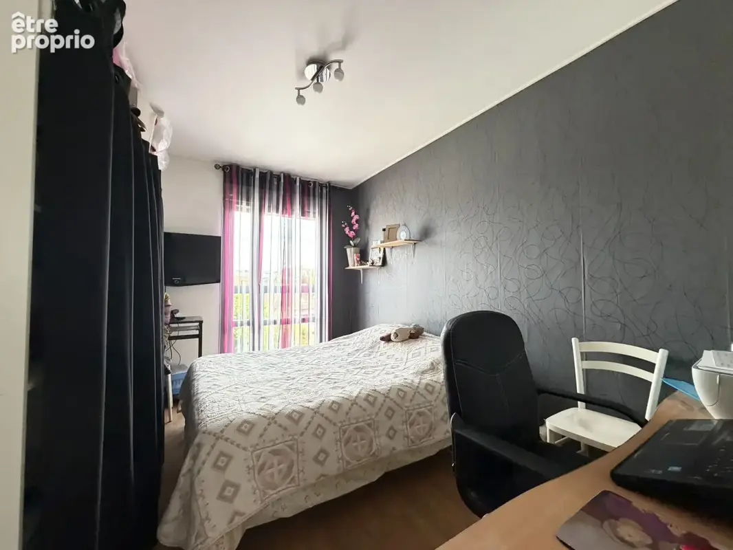 Appartement 3 pieces de 80 m2 avec balcon donnant sur parc verdoyant - photo 9