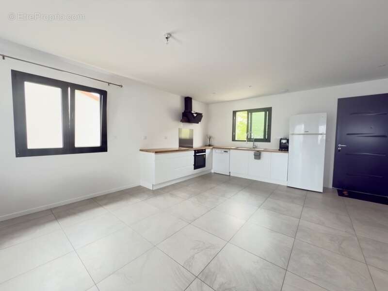 Maison à LES MARTRES-DE-VEYRE