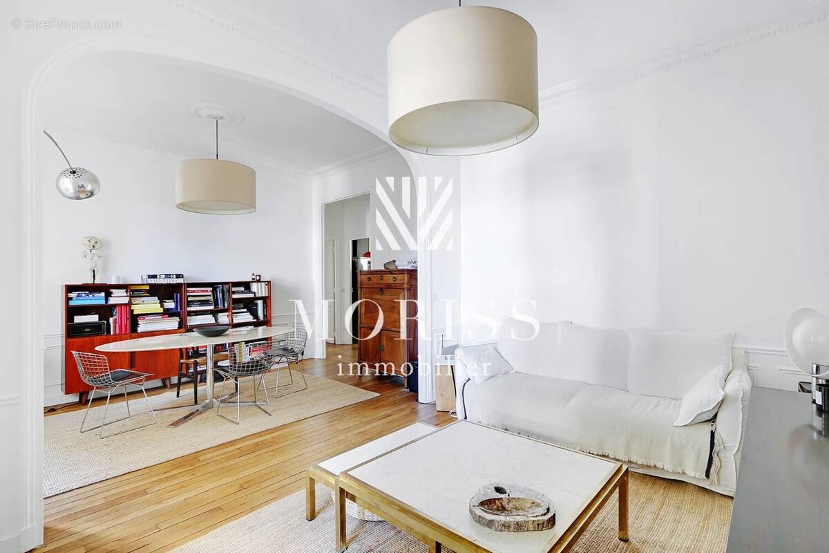 Appartement à PARIS-16E