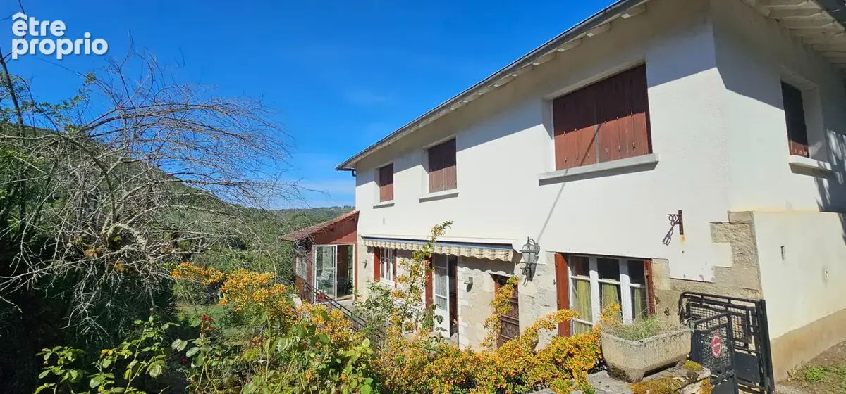 Grande maison dans le bourg sans vis à vis, avec terrain et dépendances - photo 28