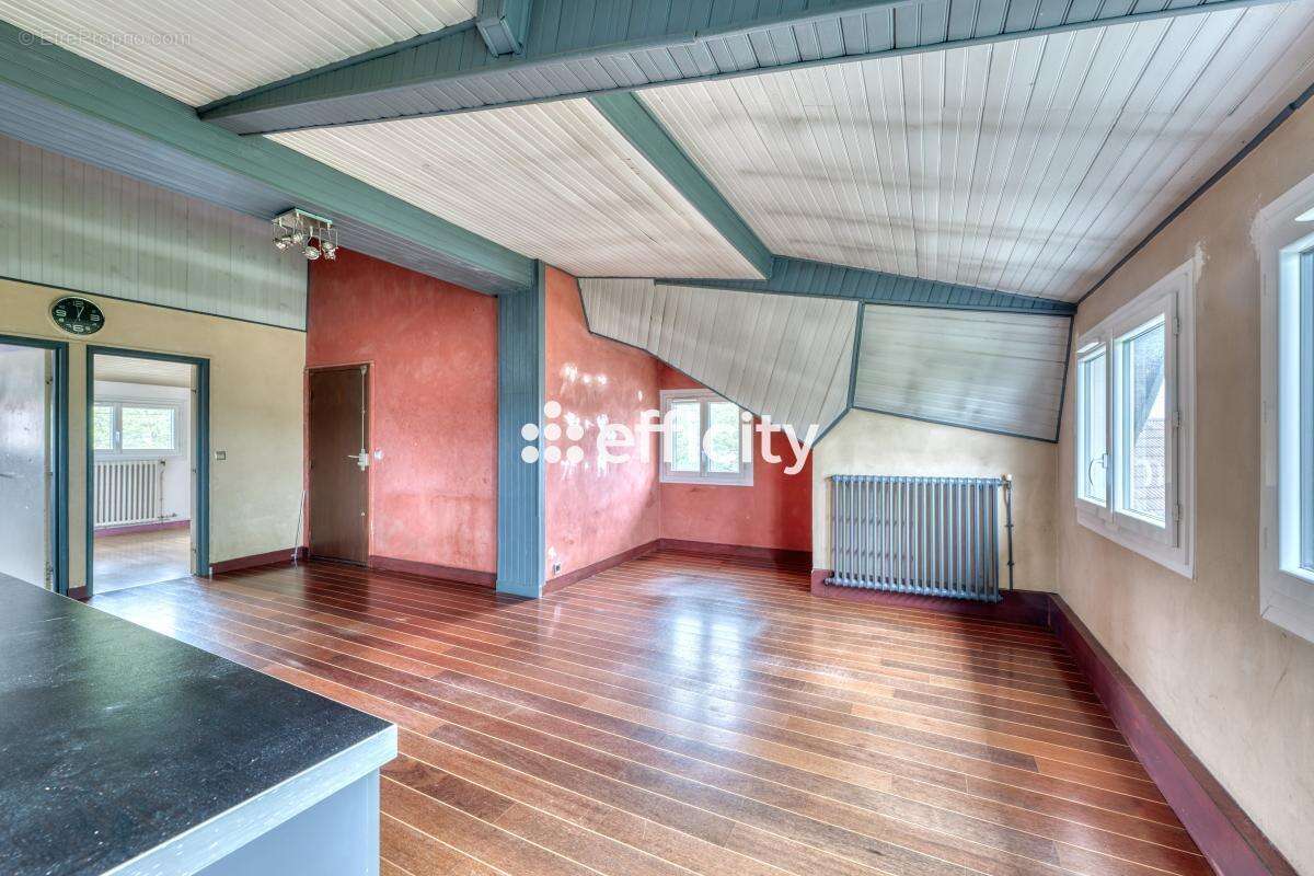 Appartement à LIVRY-GARGAN