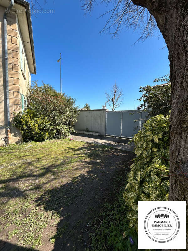 espace extérieure  - Maison à GRANGES-LES-BEAUMONT