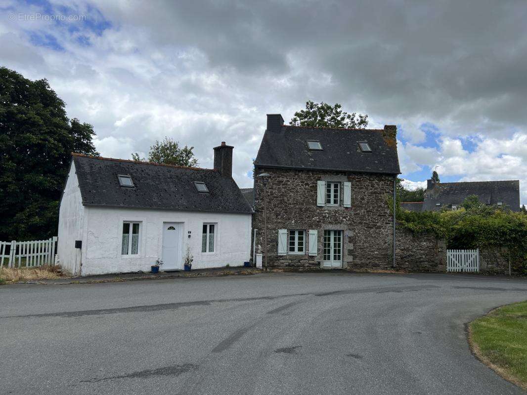 Maison à PLOUNEVEZ-QUINTIN