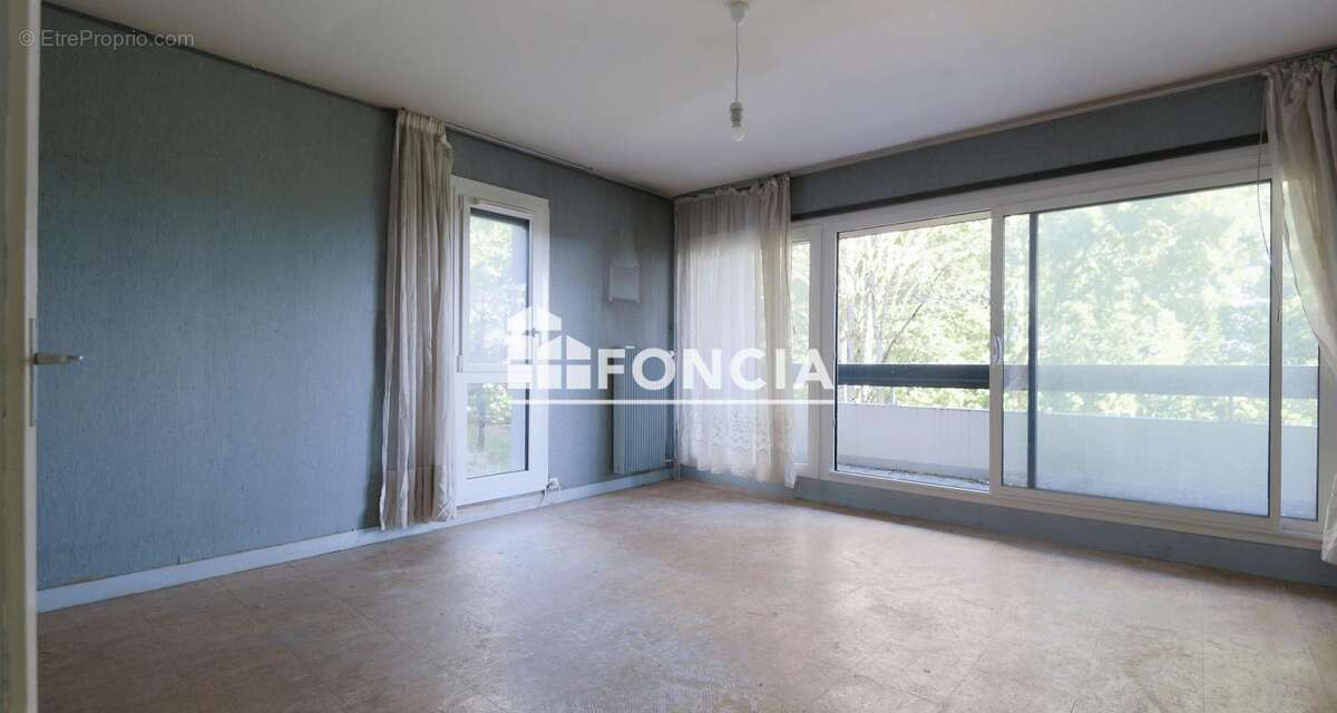 Appartement à LE COUDRAY-MONTCEAUX