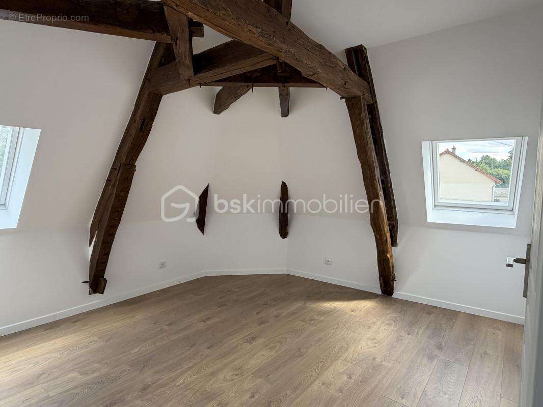 Très belle maison de la fin du 19 ème siècle entièrement rénovée, composée de ses 3 chambres et de son garage ! - photo 7