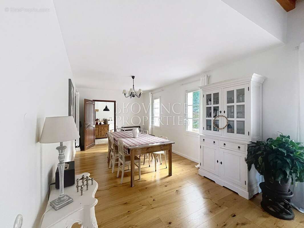 Élégante bastide d'inspiration aixoise sur les hauteurs de Tourves - photo 4