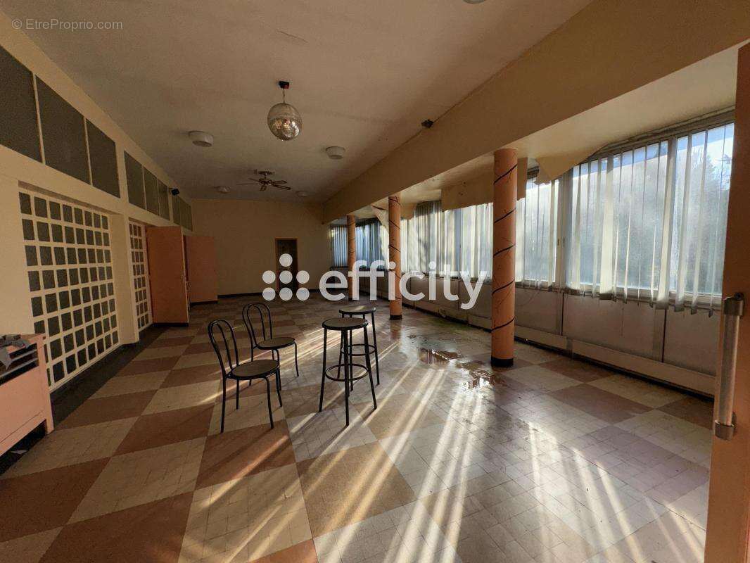 Commerce à CONDE-SUR-L&#039;ESCAUT