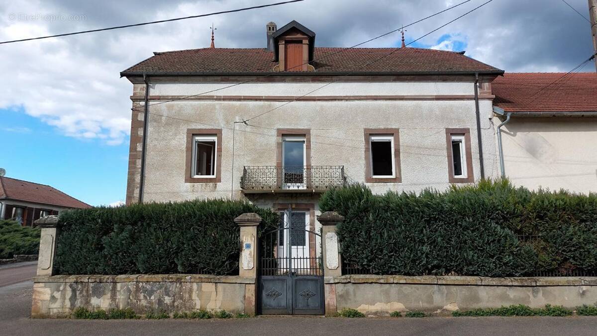 Maison à SAINT-LOUP-SUR-SEMOUSE