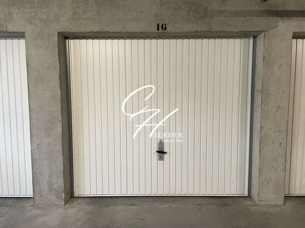 Parking à SAINT-MARTIN-D'HERES