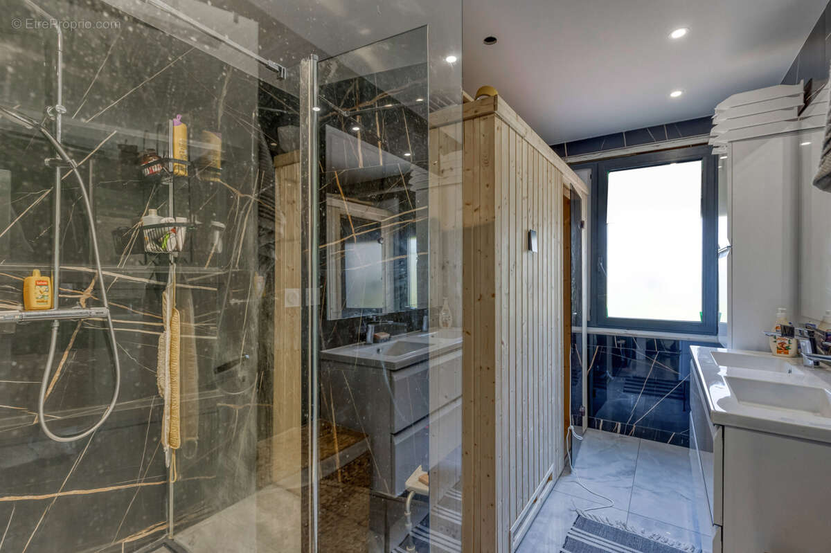 Maison à LE PONT-DE-CLAIX