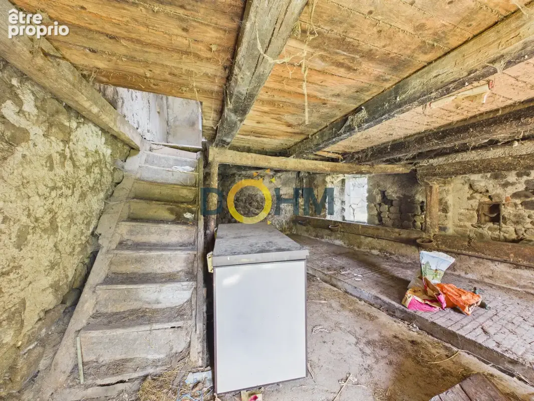 Ancienne ferme en pierre à rénover, située dans un village calme à moins de 5 minutes du centre de Craponne - photo 9