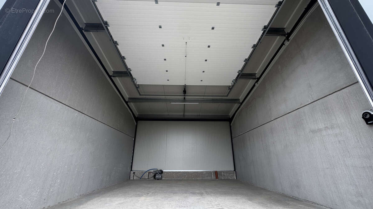 Hangars neufs entrepôt de stockage, activité, idéal camping-car, voitures , situation idéale Frontières GD Lux - photo 2