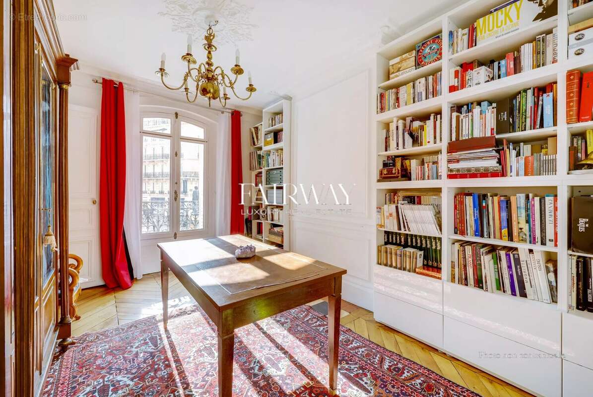 Appartement à PARIS-8E