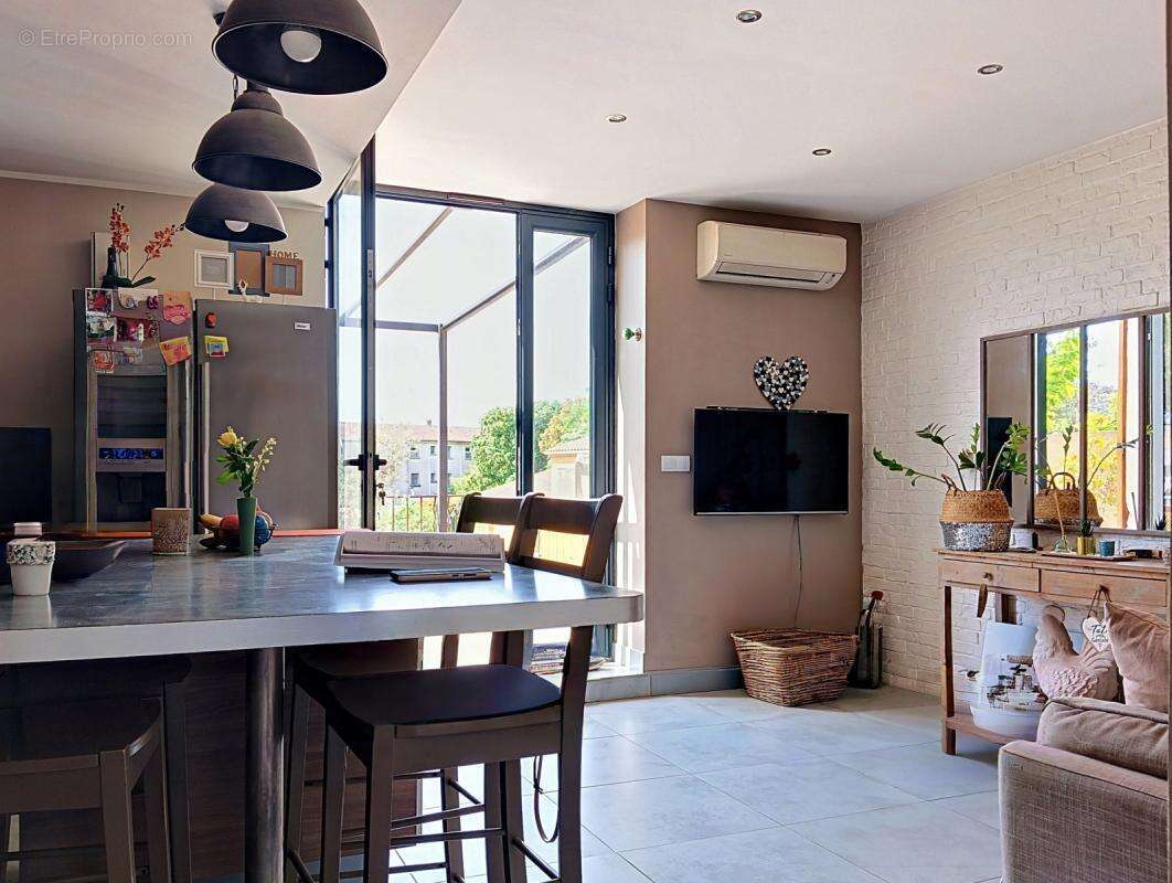Appartement à PERNES-LES-FONTAINES