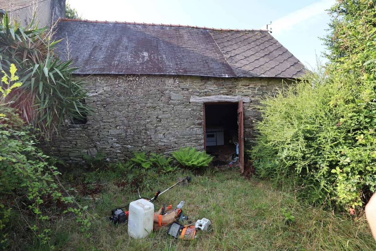 Maison à CLEDEN-POHER