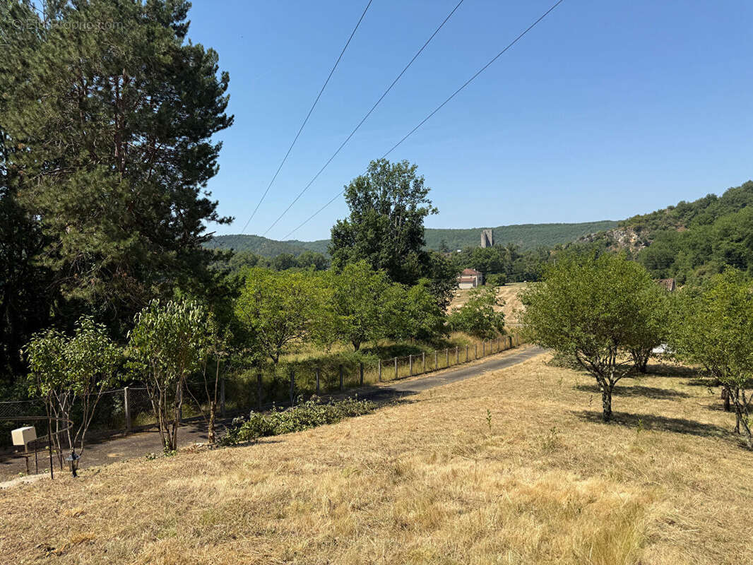 LOT  LUZECH - Maison 6 Pièces123M² Sur 1 456 M² De Terrain. - photo 2