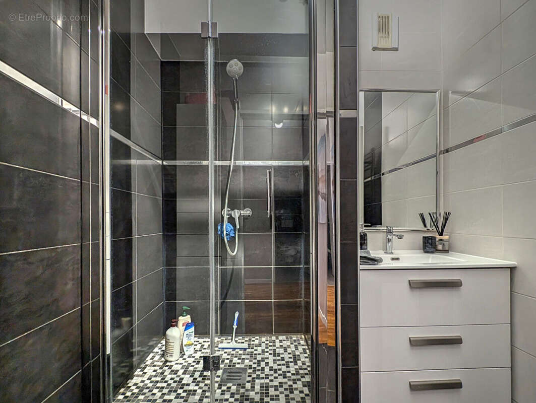 Appartement à LA GARENNE-COLOMBES