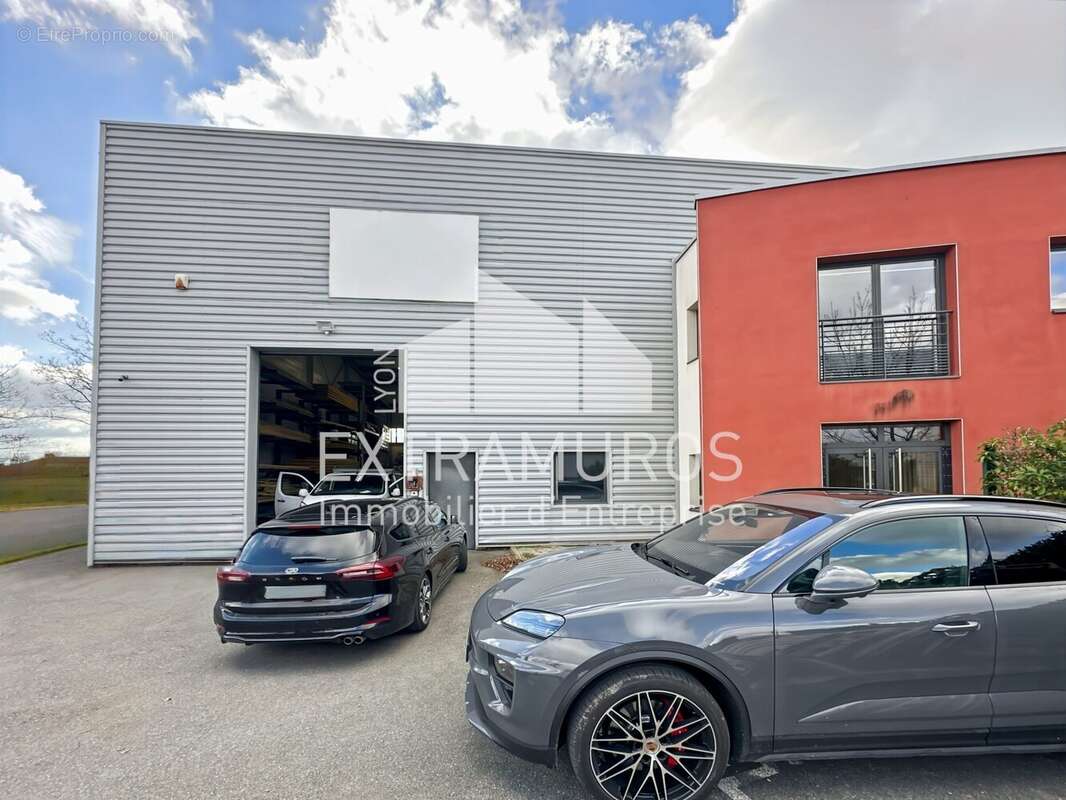 Commerce à SAINT-GENIS-LES-OLLIERES