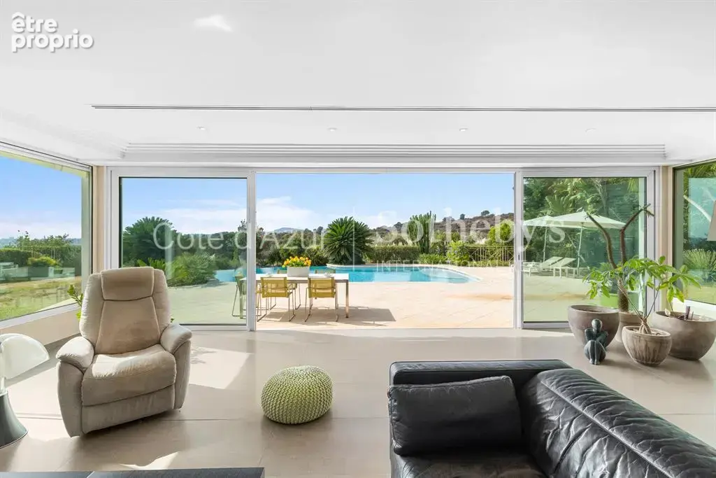 Villeneuve Loubet, villa de 205 m² avec piscine dans un domaine privé sécurisé - photo 2