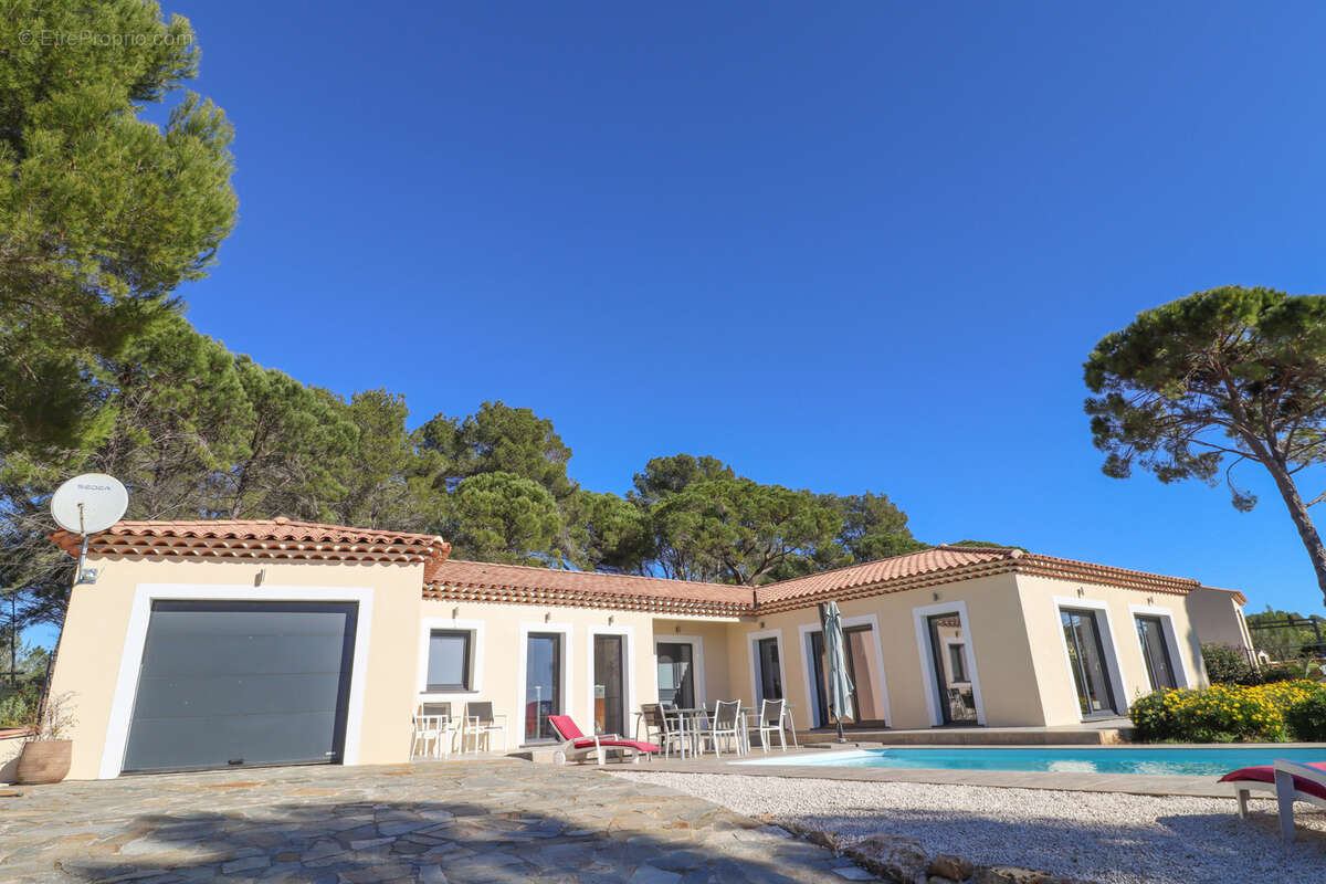 Maison à BAGNOLS-EN-FORET