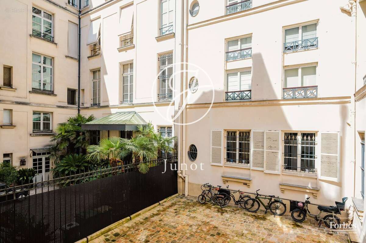 Appartement à PARIS-7E