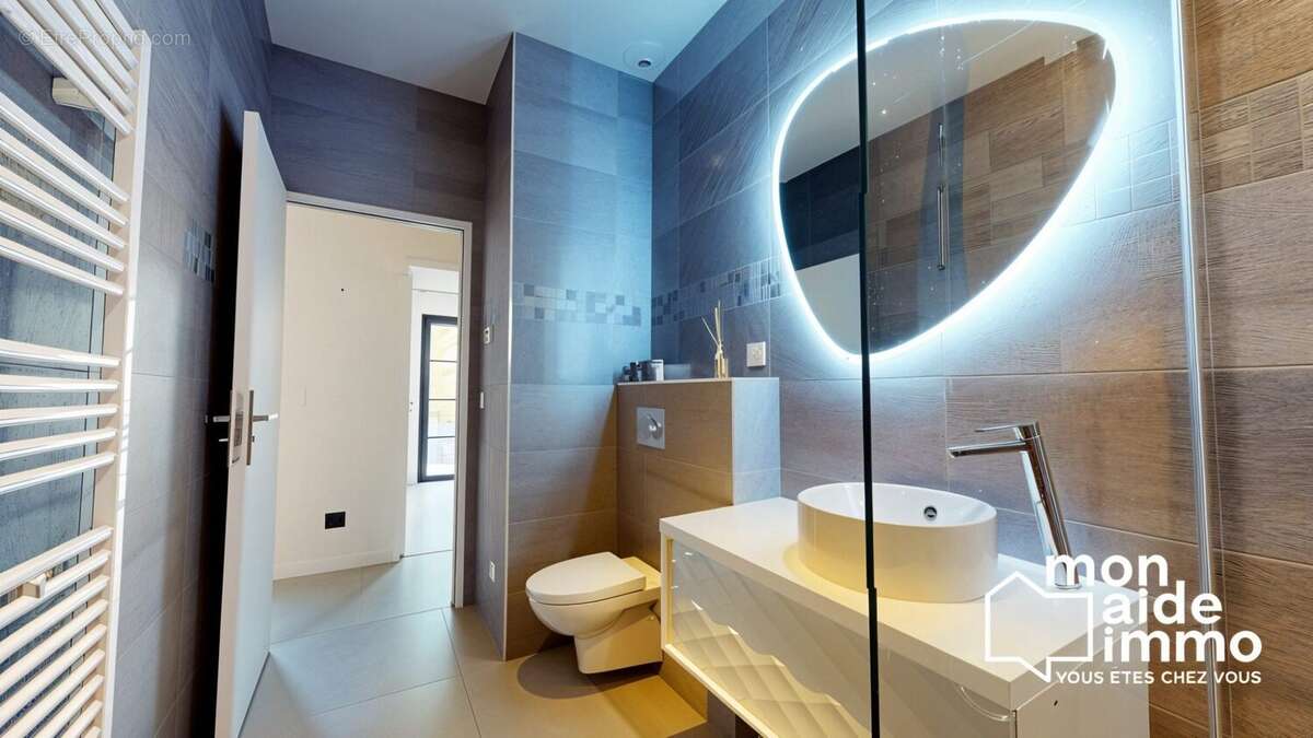 Salle d&#039;eau - Maison à FARGUES-SAINT-HILAIRE