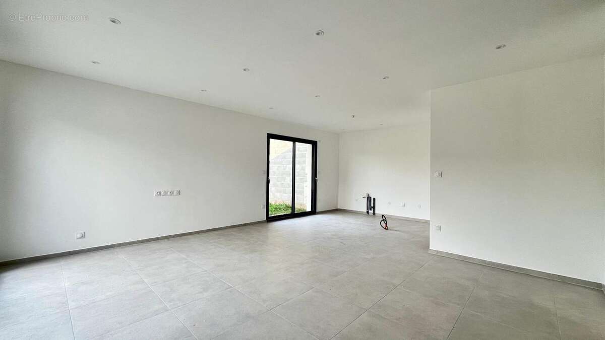 Maison à SERVES-SUR-RHONE