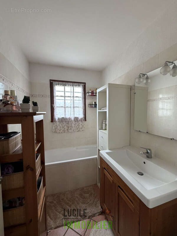 Maison de 160m² 4 - Maison à BREUIL-LE-VERT