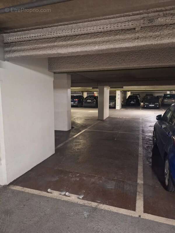 Parking à PARIS-3E