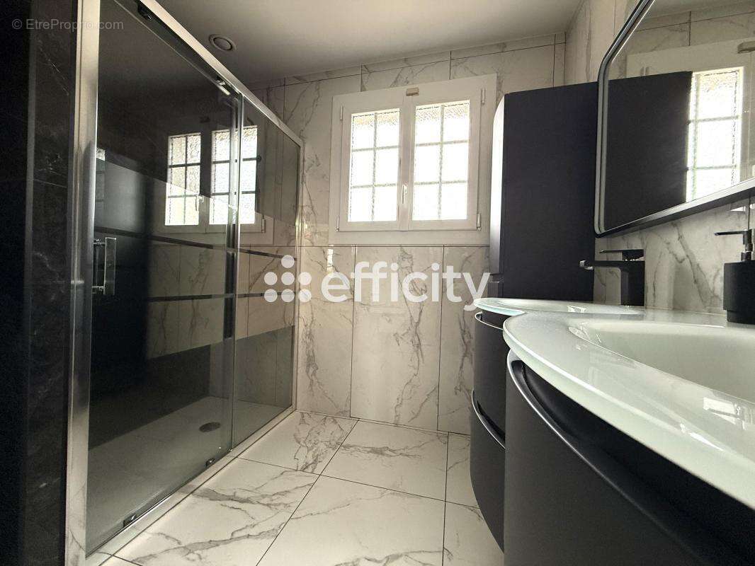 Maison à SAINT-PRYVE-SAINT-MESMIN