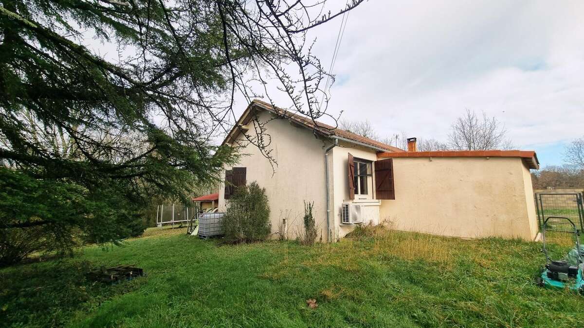 Maison à DOUVILLE