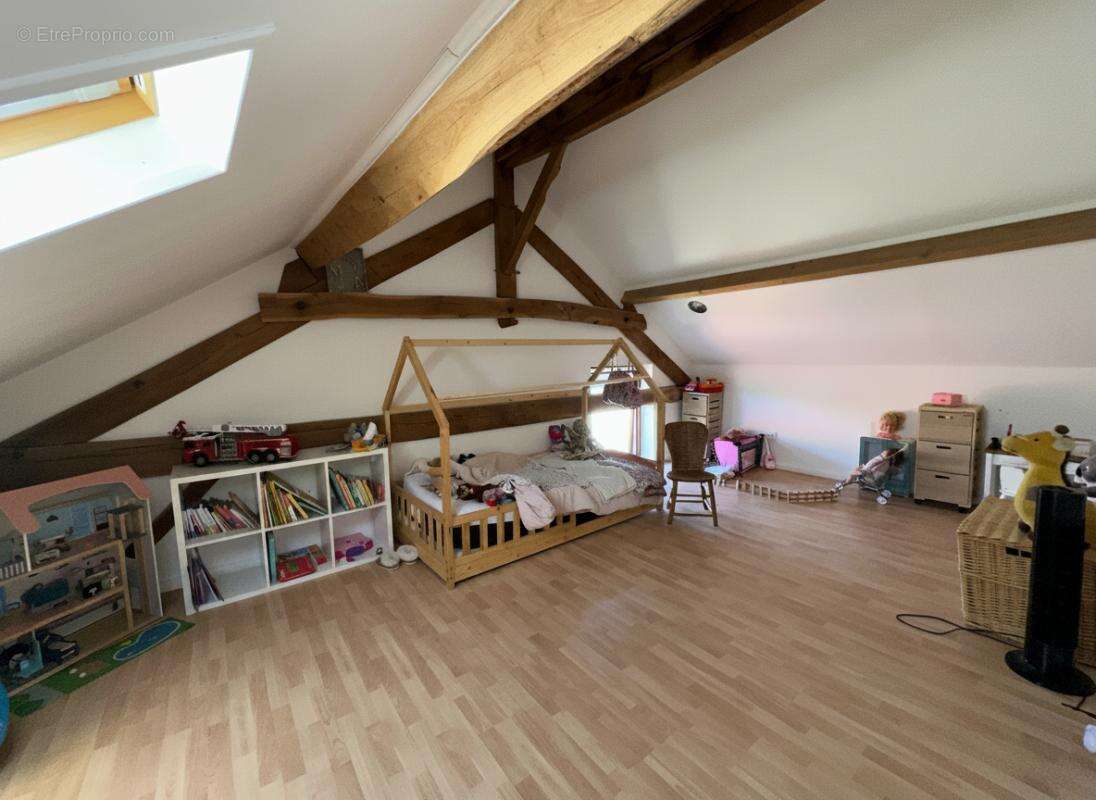 Maison 115 m² à Saint-Paul-La-Roche  - photo 11