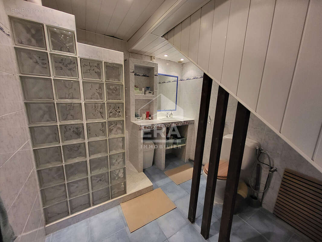 Maison à SAINT-MITRE-LES-REMPARTS