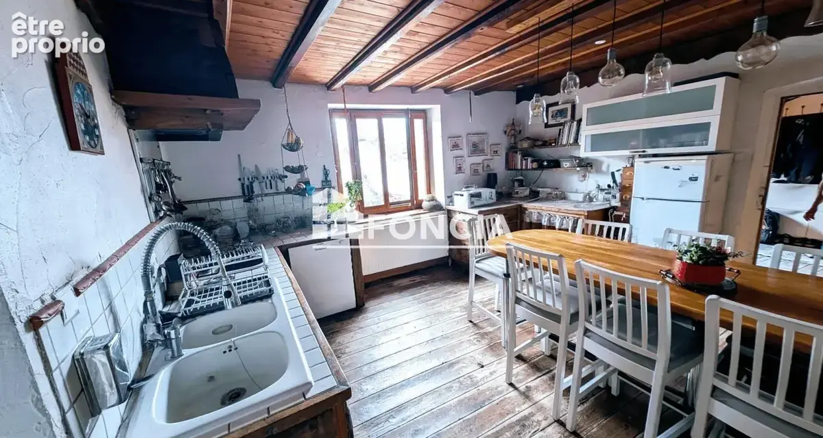 À La Côte-d’Aime, maison savoyarde de 188,73 m² habitables avec sept chambres, exposition plein sud et vue sur les glaciers. Deu - photo 4