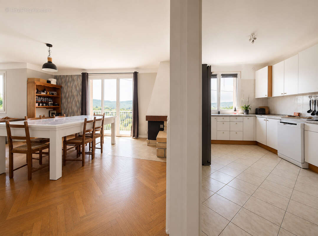 Oyonnax · Maison ~200 m2 · 3 niveaux · terrain 667 m2 · vue montagne · - photo 11