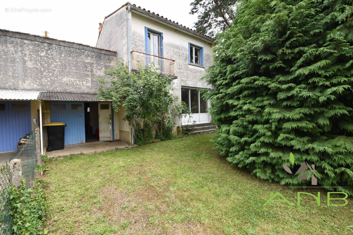 Maison à MONTBRON