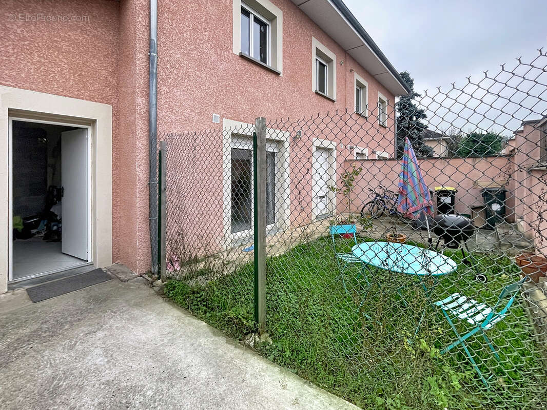 Appartement à SAINT-GENIS-LAVAL