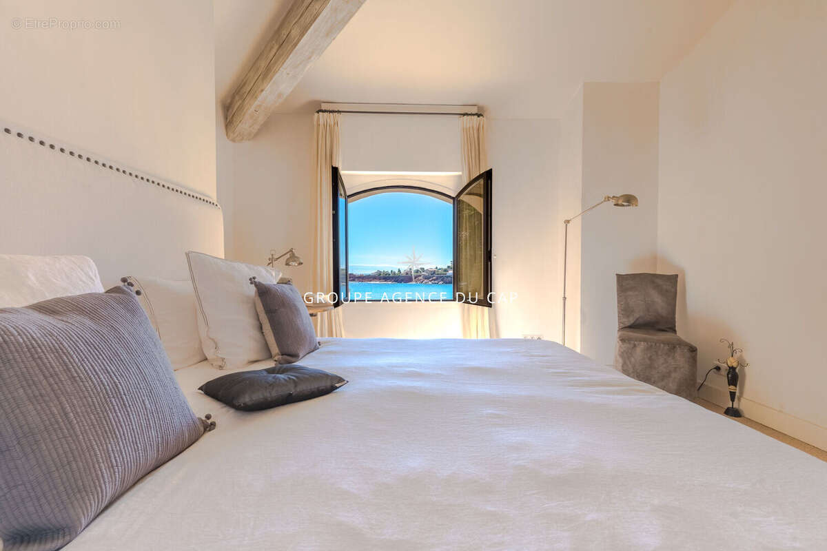 Superbe villa pieds dans l' eau avec acces prive a la plage - photo 11