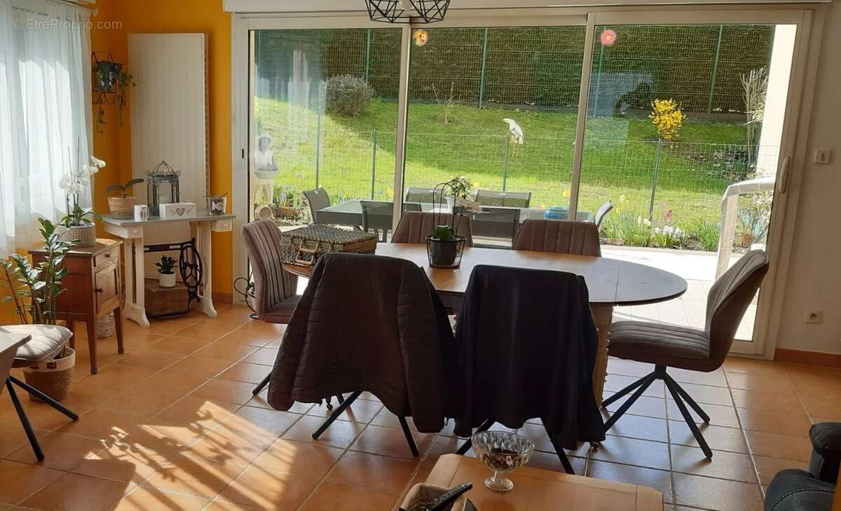 Appartement à MONTCEAU-LES-MINES