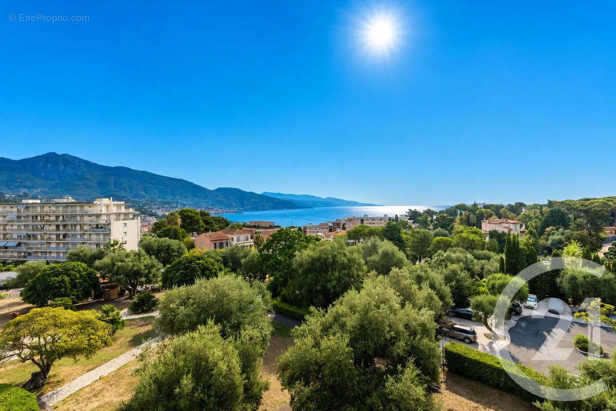Appartement 126 m² à Roquebrune-Cap-Martin  - photo 2