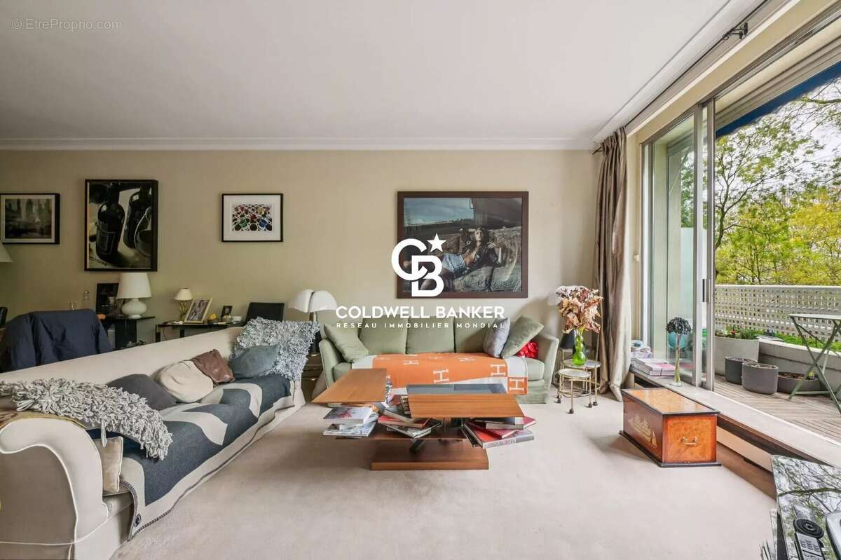 Appartement à PARIS-16E