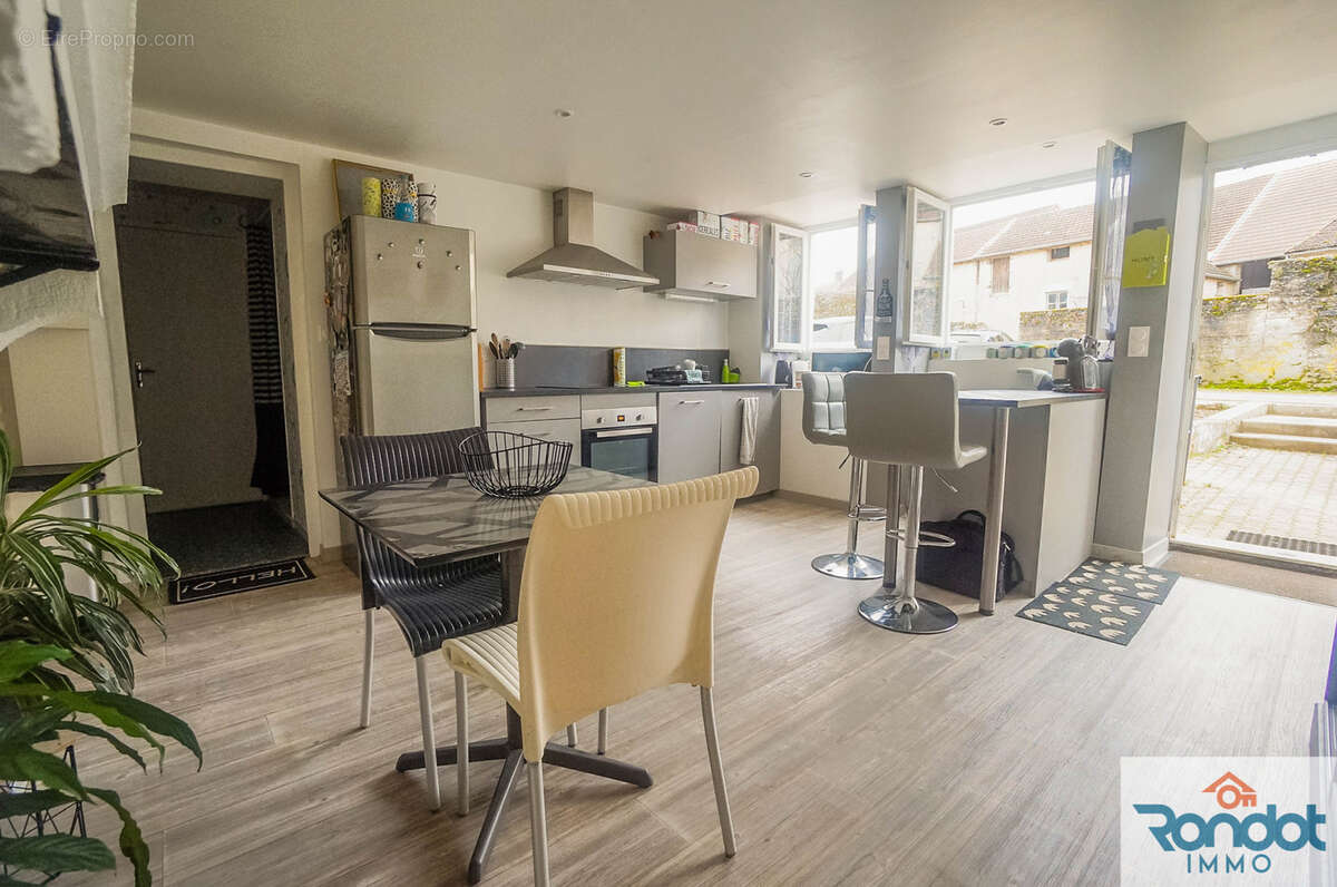 Maison à FONTAINE-FRANCAISE