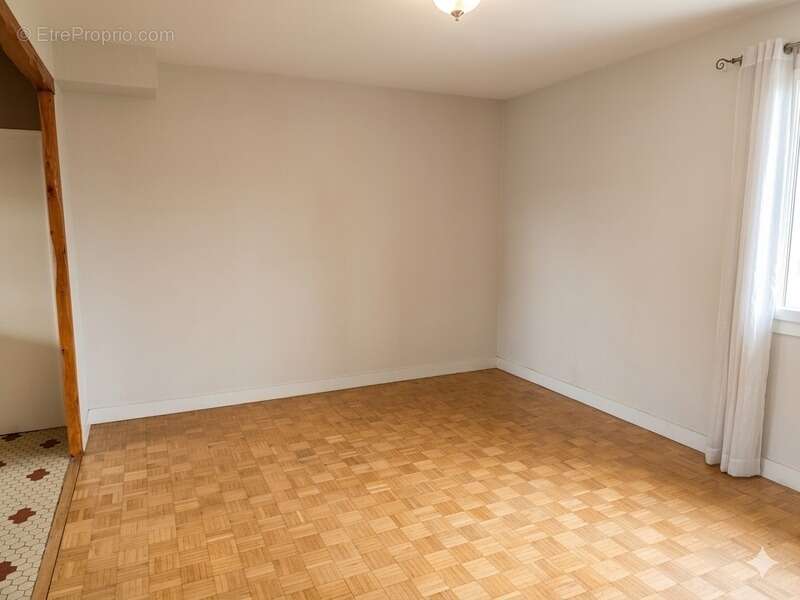 Maison à SAINT-GERMAIN-DE-LUSIGNAN