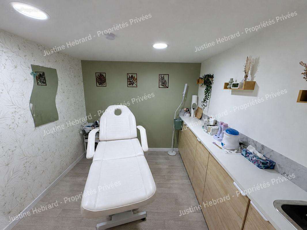 AUBIAT (63260) ?Maison de caractère rénovée d'environ 170 m² avec 4 chambres, suite parentale et espace professionnel - photo 8