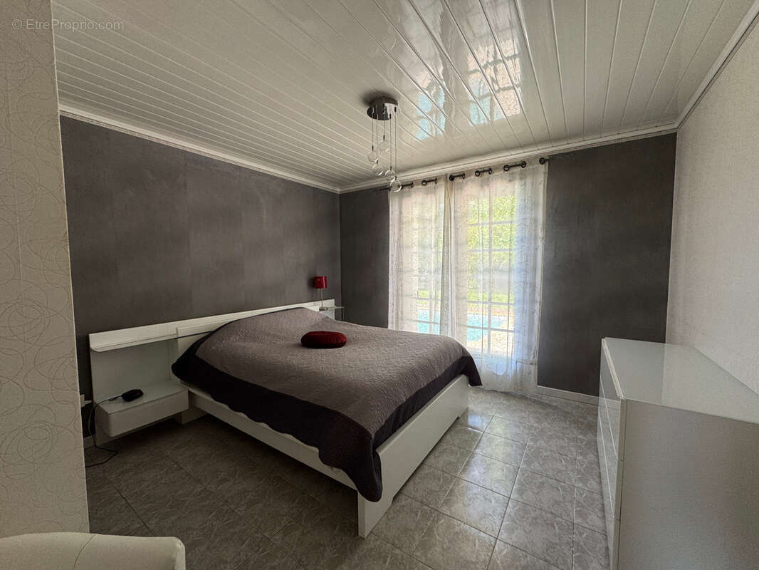 Maison à LAUDUN-L'ARDOISE