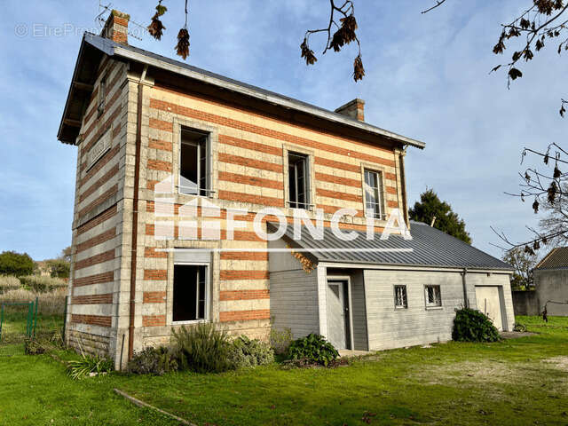 Maison à COULON