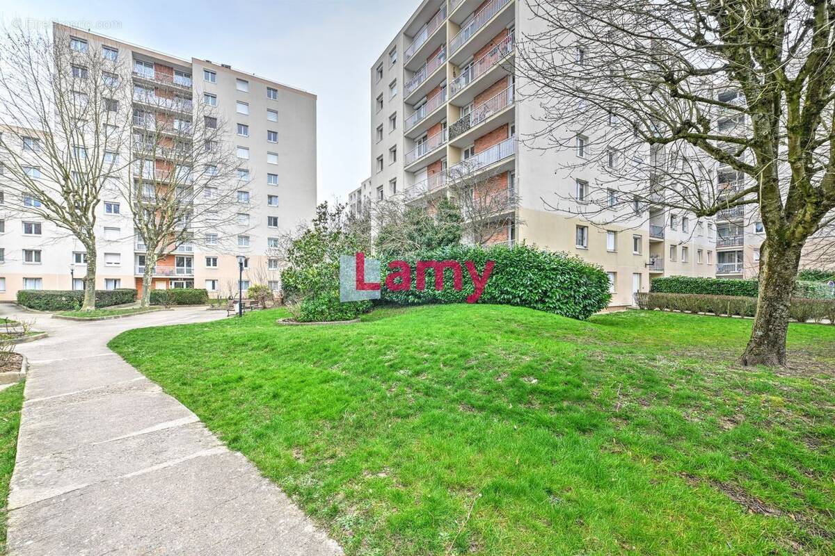 Appartement à MONTIGNY-LE-BRETONNEUX